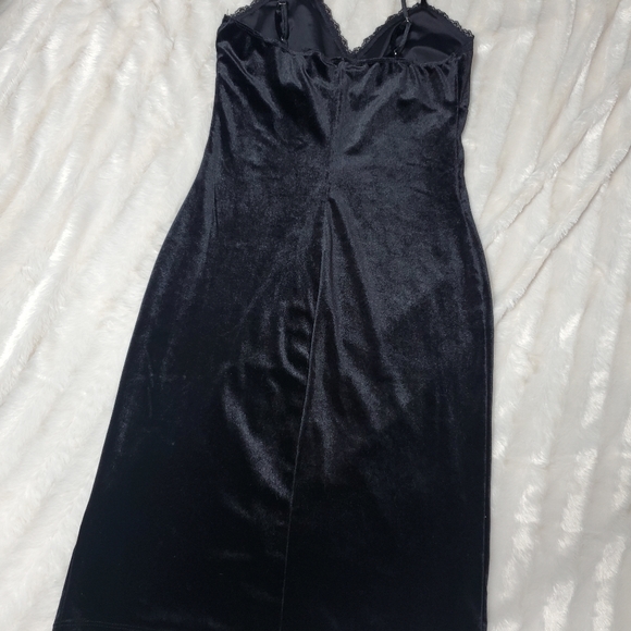 BLACK CRUSHED VELVET LACE LINED FORM FITTING DRESS! - Picture 10 of 14